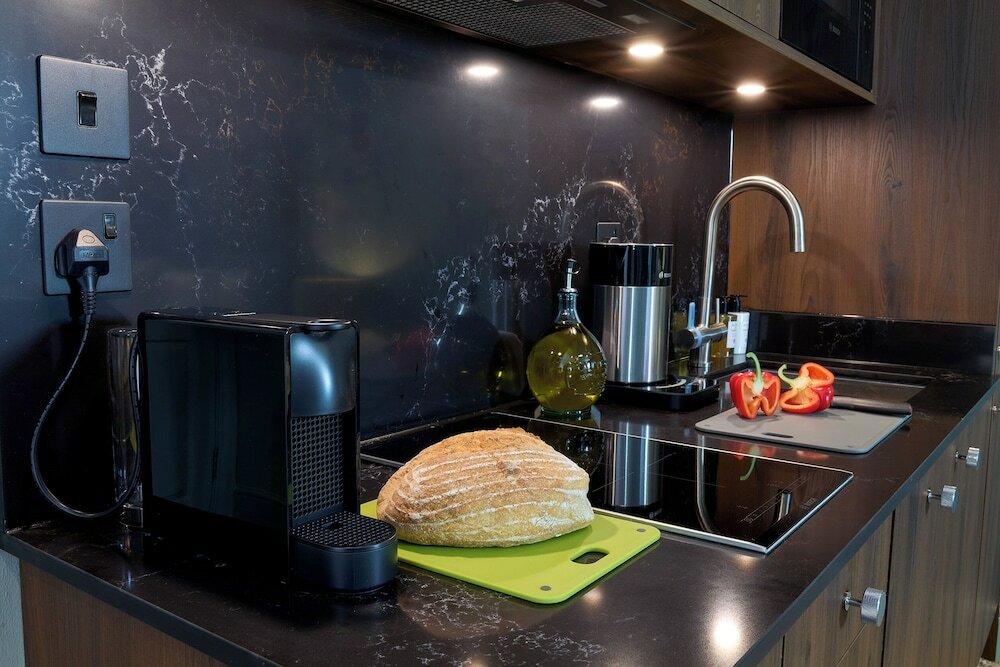 Фото Mandolay Hotel Guildford