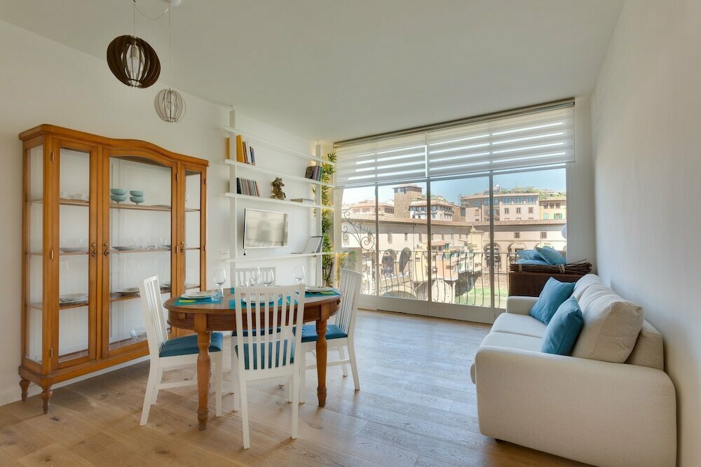 Short-term housing rental Ponte Vecchio Balcony, Florence, photo