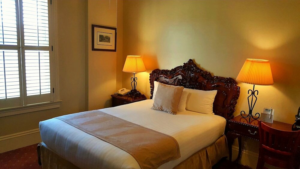 Фото The Monterey Hotel