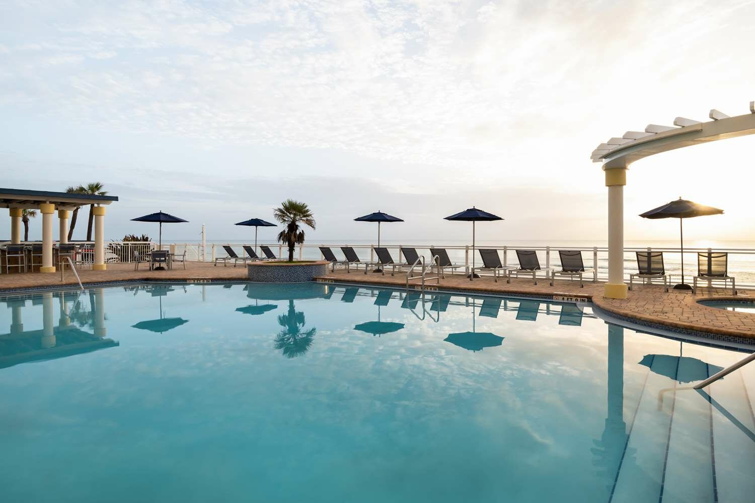 Фото Hilton Garden Inn Daytona Beach Oceanfront