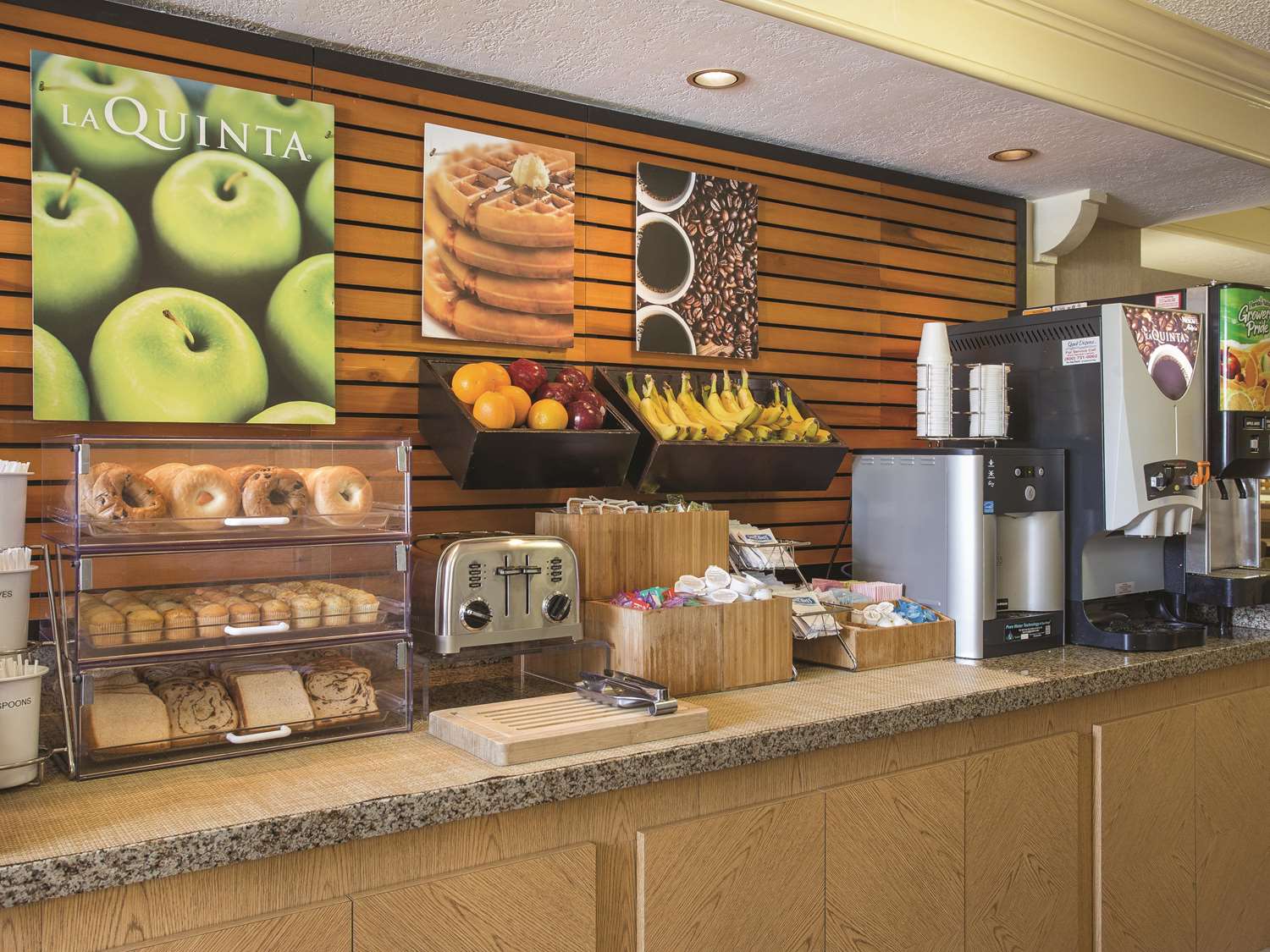 Фото La Quinta Inn by Wyndham San Diego Chula Vista