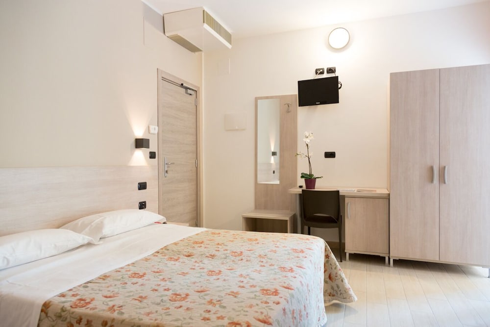 Фото Hotel Saint Tropez