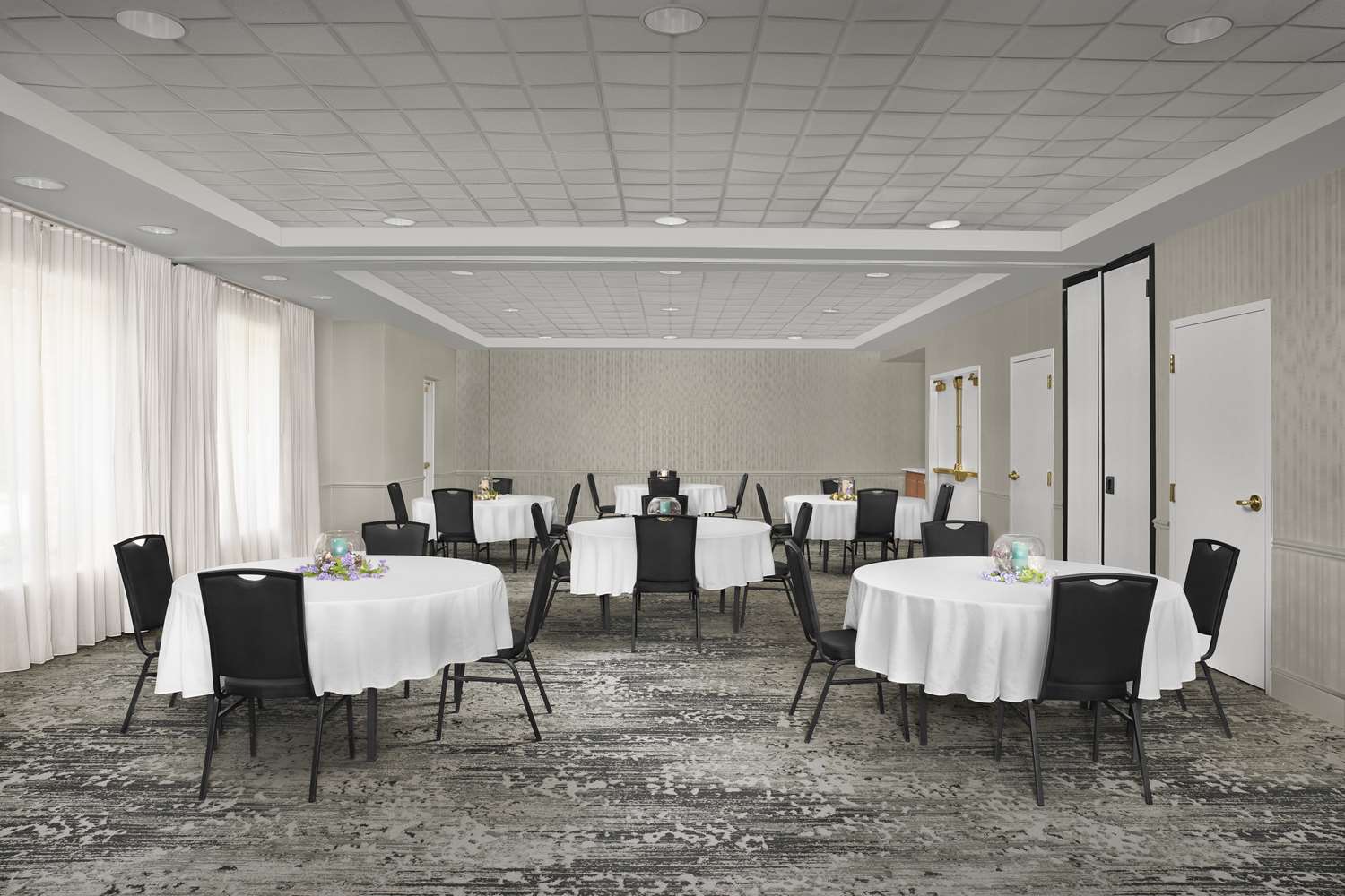 Фото Hilton Garden Inn Hoffman Estates