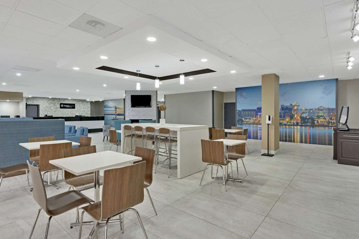 Фото Clarion Pointe Near Erie Casino