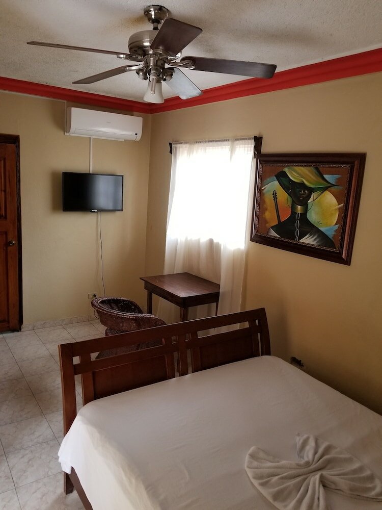 Фото Daniella Inn Hotel