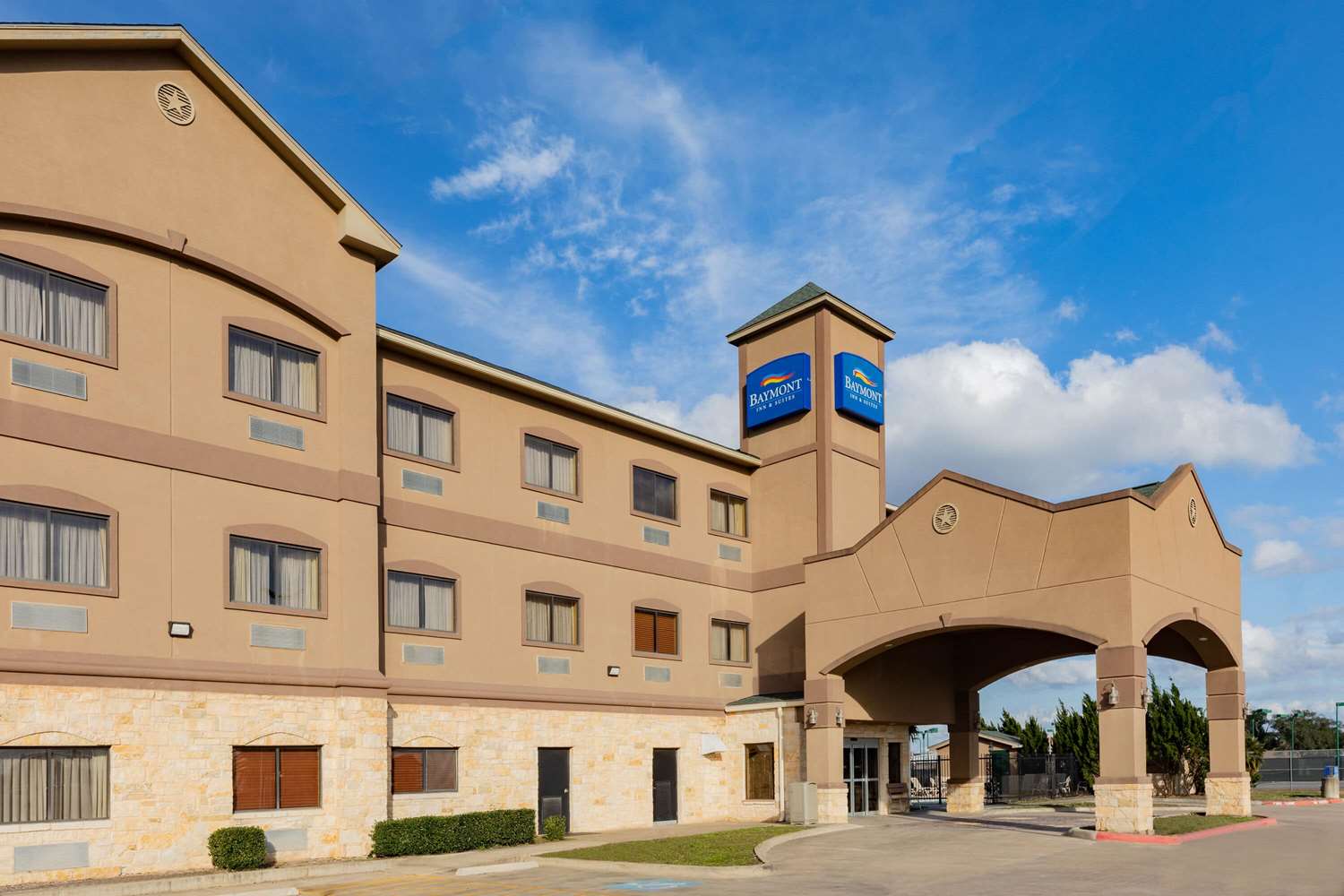 Фото Baymont by Wyndham Cuero