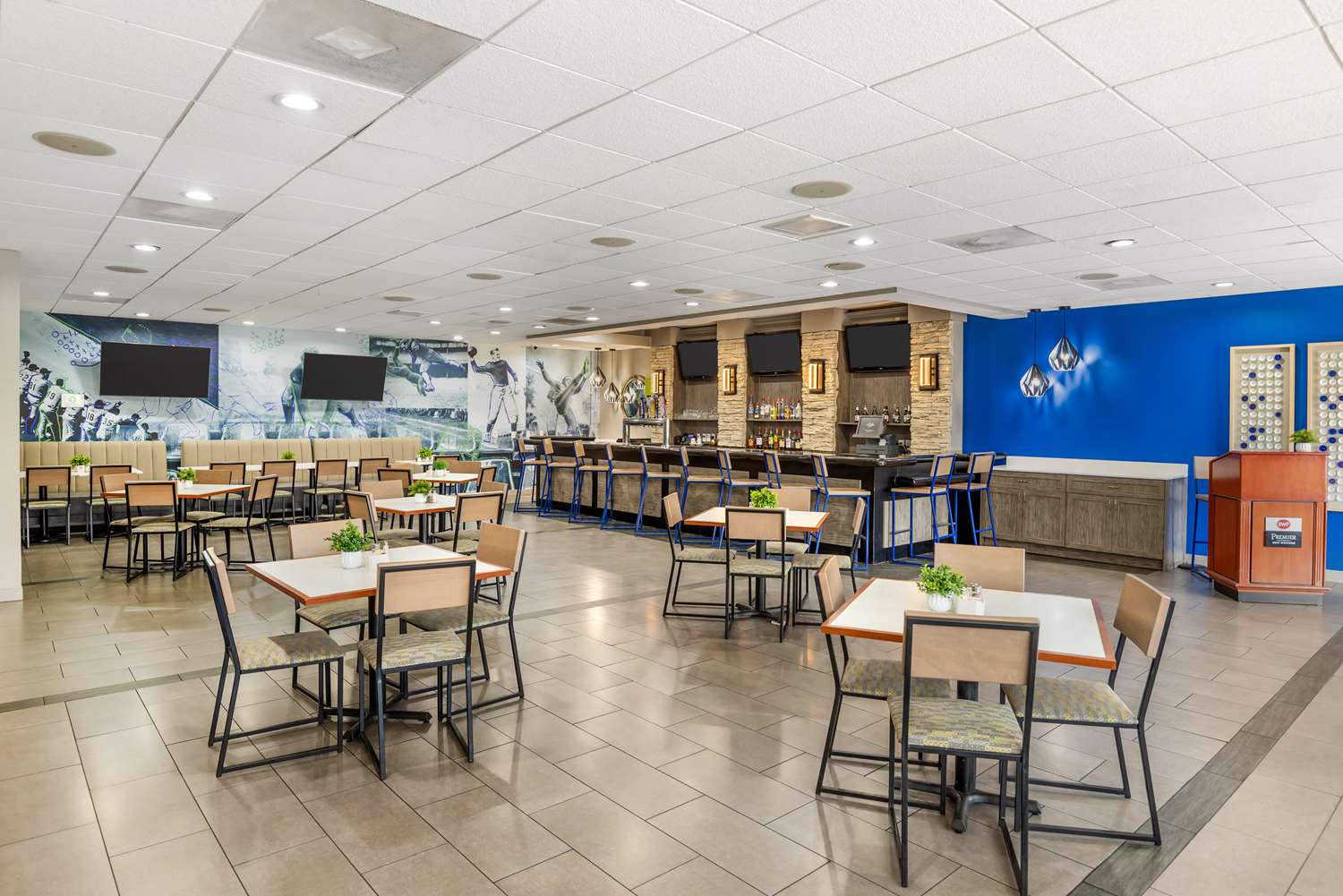 Фото Best Western Premier Richmond City Gateway