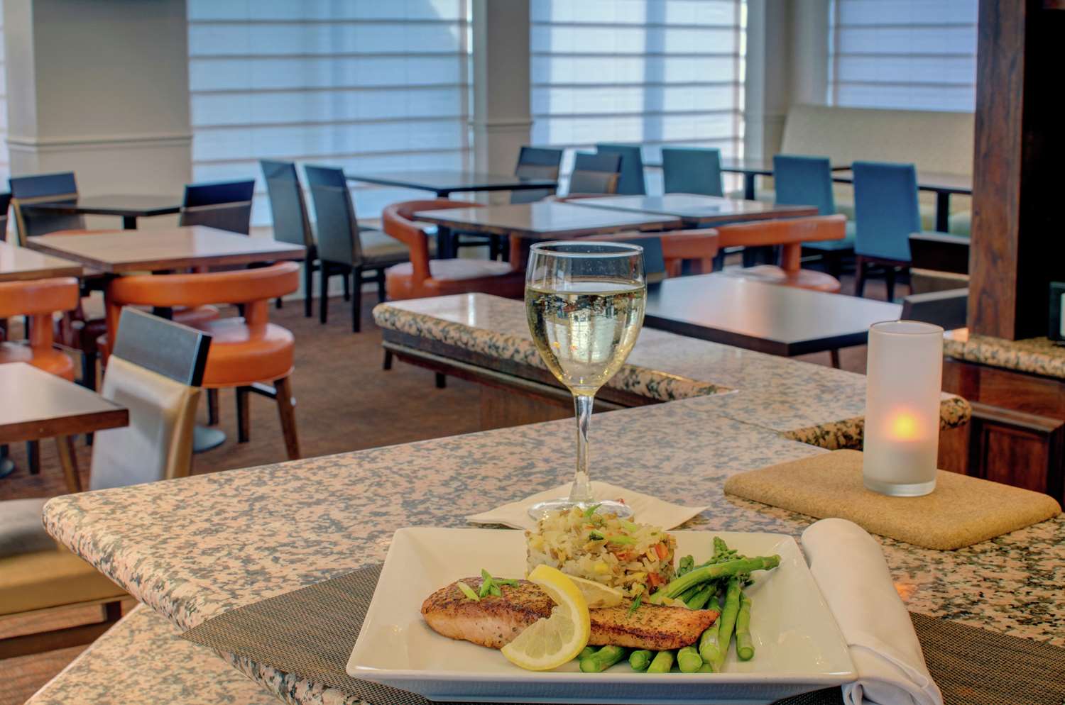 Фото Hilton Garden Inn Norwalk