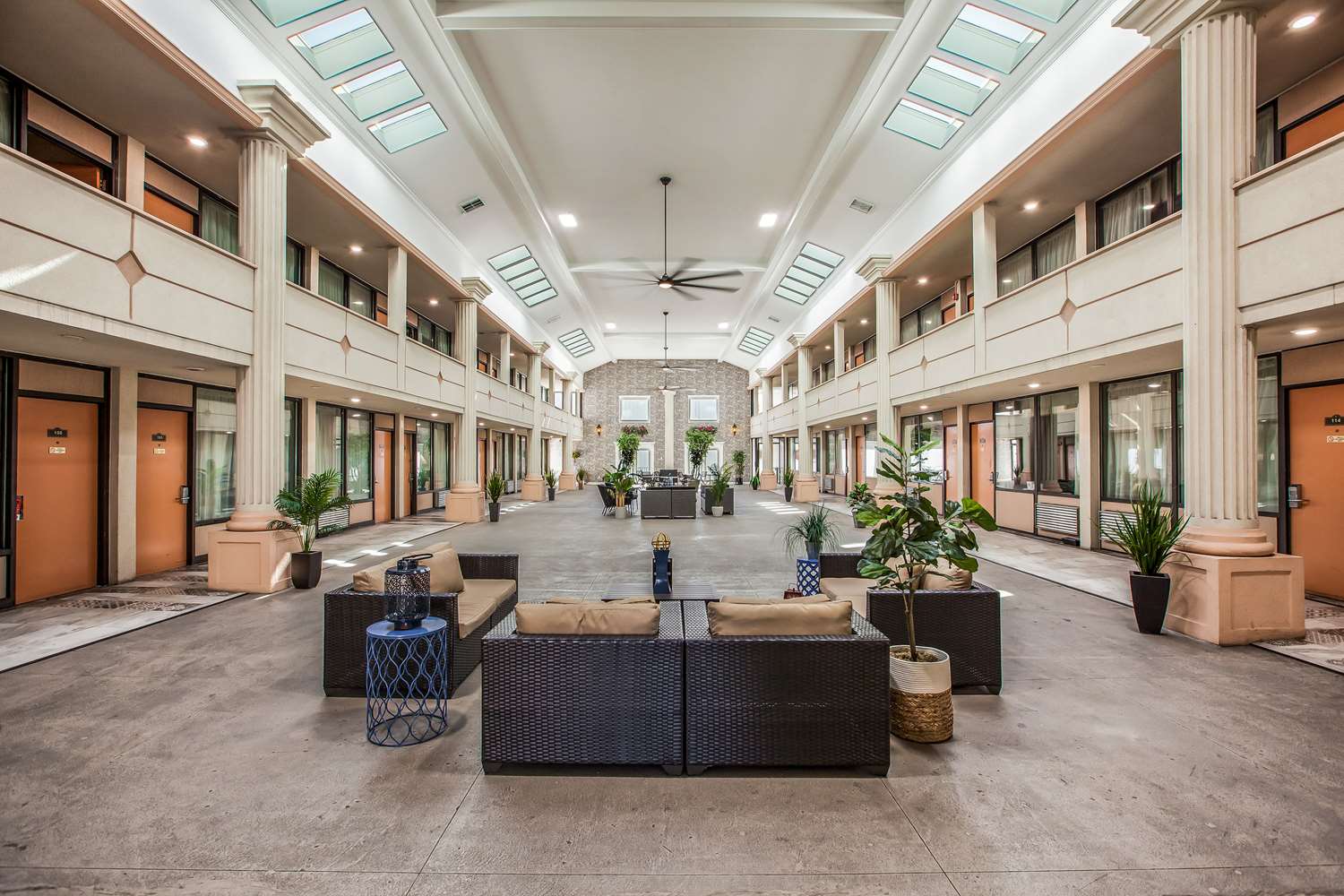 Фото Super 8 by Wyndham Meadowlands