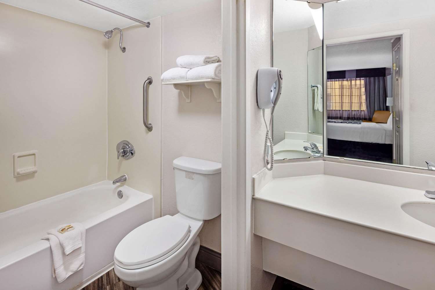 Фото La Quinta Inn by Wyndham Ventura