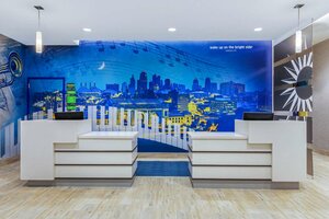 Гостиница La Quinta Inn & Suites by Wyndham Kansas City Beacon Hill