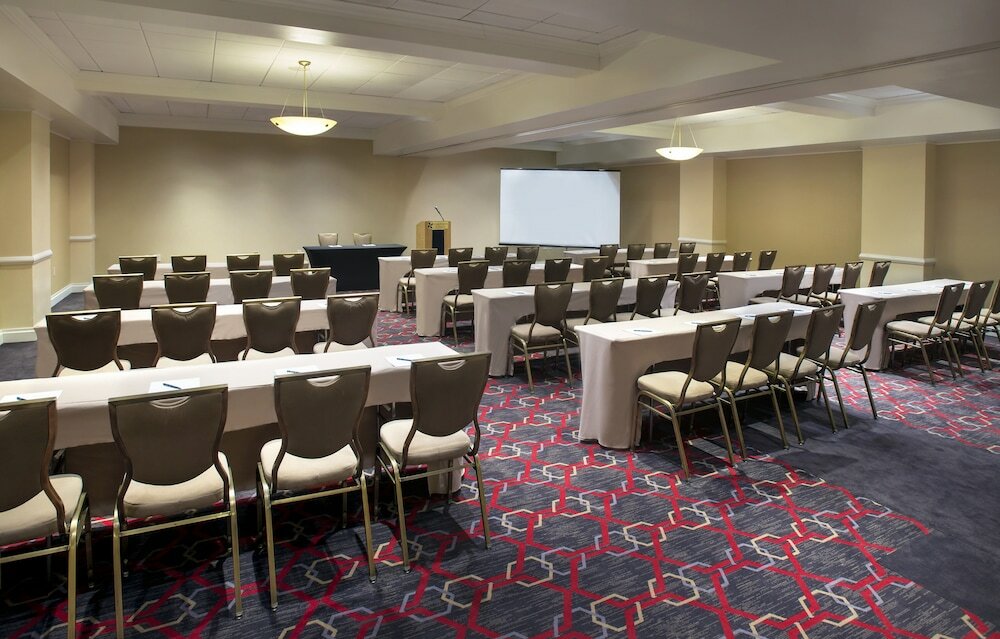 Фото Four Points by Sheraton Melville Long Island