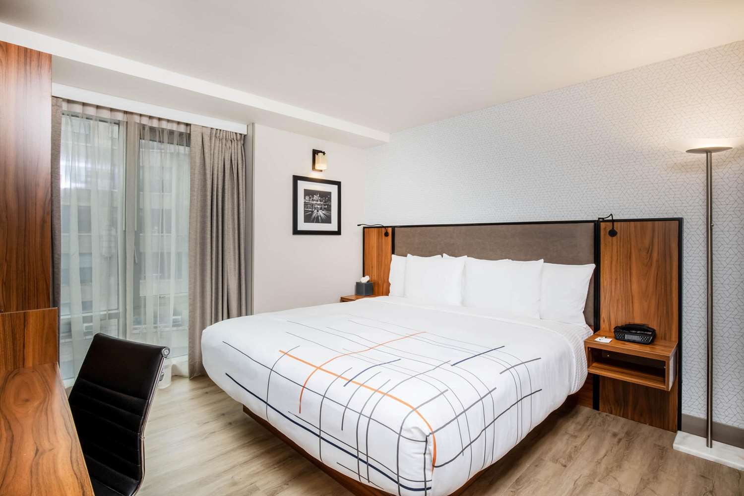 Фото La Quinta Inn & Suites by Wyndham Times Square South