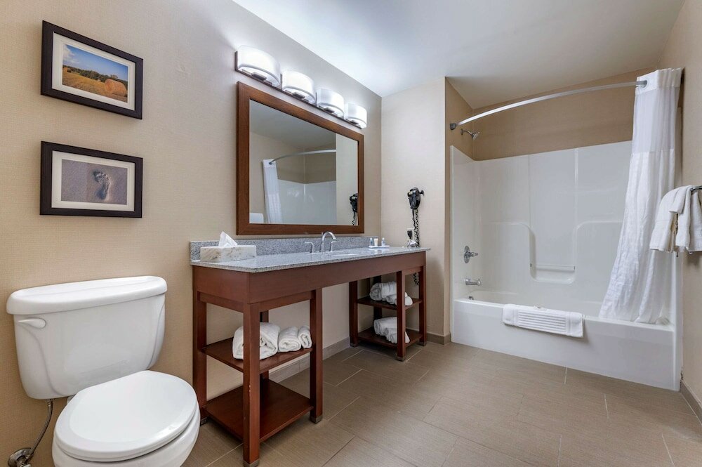 Фото Comfort Inn & Suites Northern Kentucky