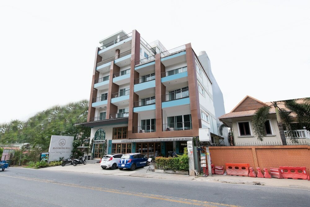 Фото Blooming Hill Boutique Suites