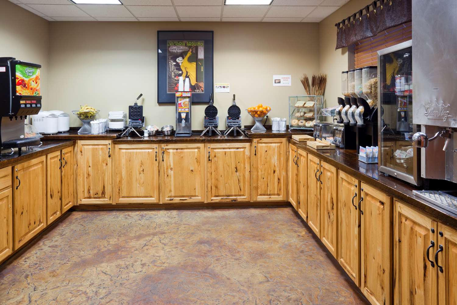 Фото AmericInn by Wyndham Fargo Medical Center