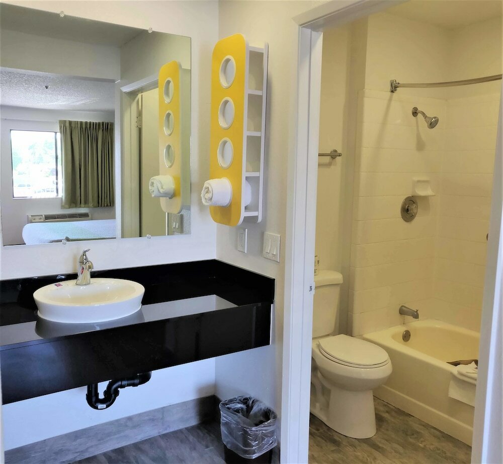 Фото Motel 6 Fresno CA Yosemite Hwy