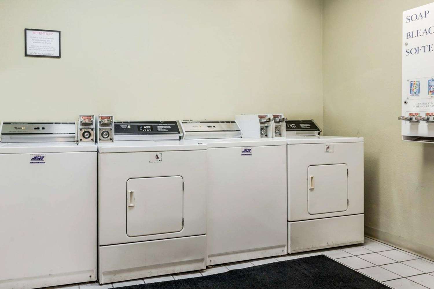 Фото Quality Inn East