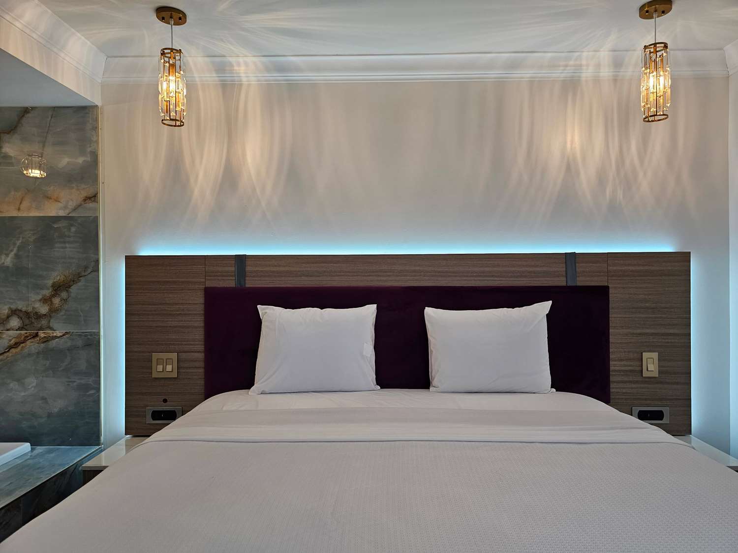 Фото Travelodge by Wyndham Fullerton Near Anaheim