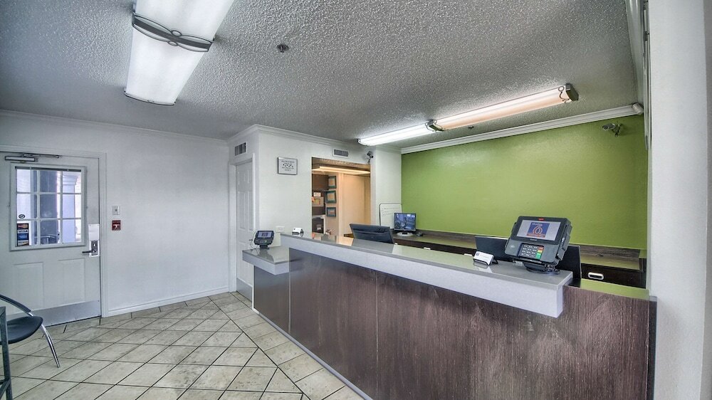 Фото Studio 6 San Antonio, Tx - Six Flags