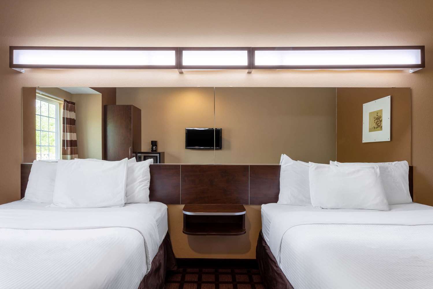 Фото Microtel Inn & Suites by Wyndham Columbia/At Fort Jackson