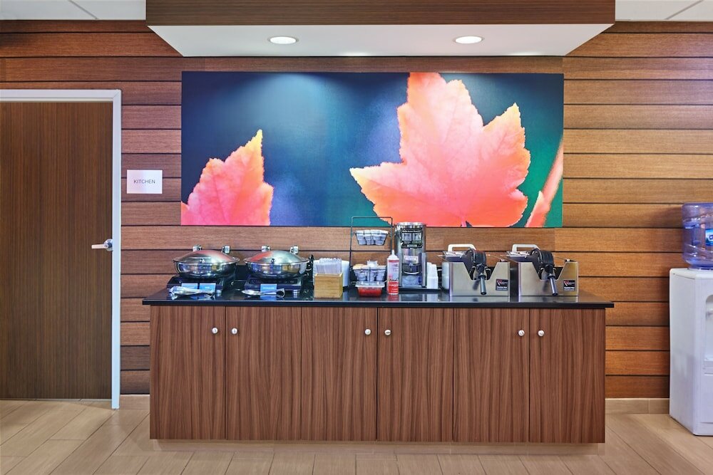 Фото Fairfield Inn & Suites by Marriott Lombard