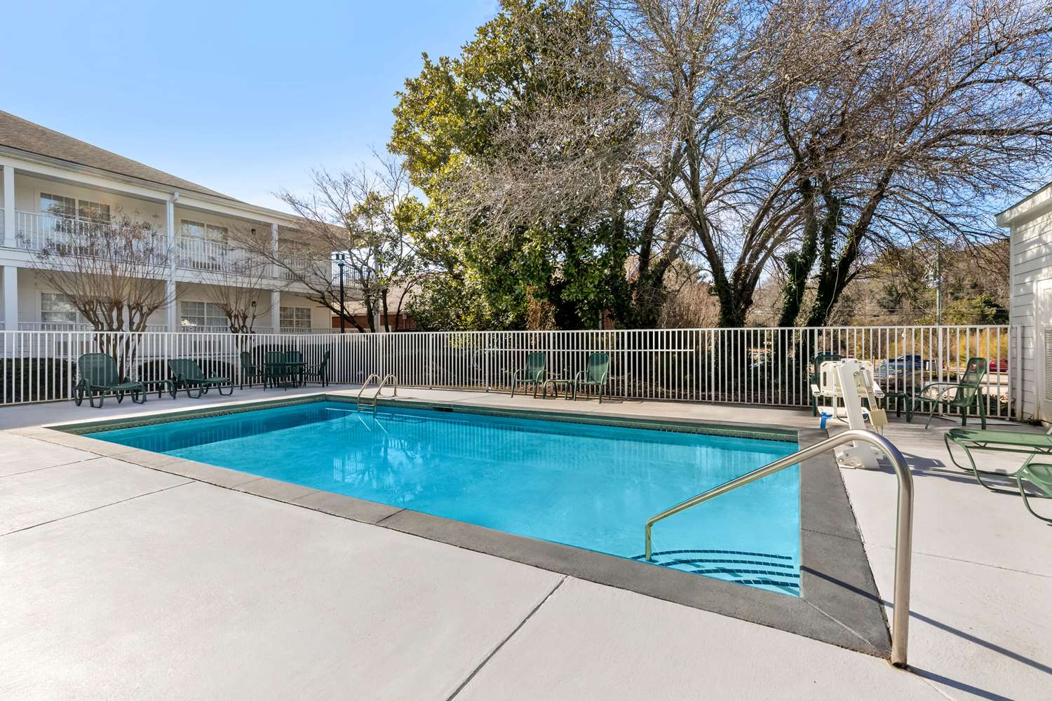 Фото Quality Inn Fayetteville near Historic Downtown Square