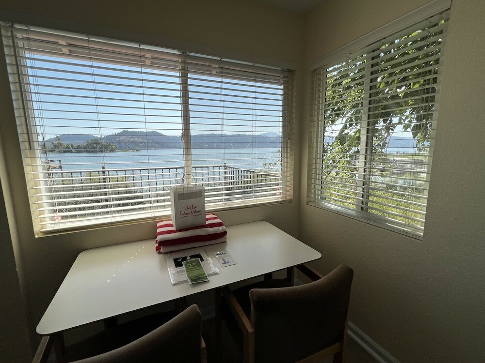 Фото Clear Lake Cottages & Marina