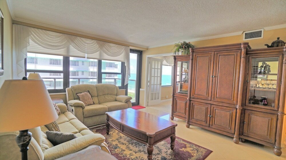 Фото Private Apartments by Vacations On Miami Beach