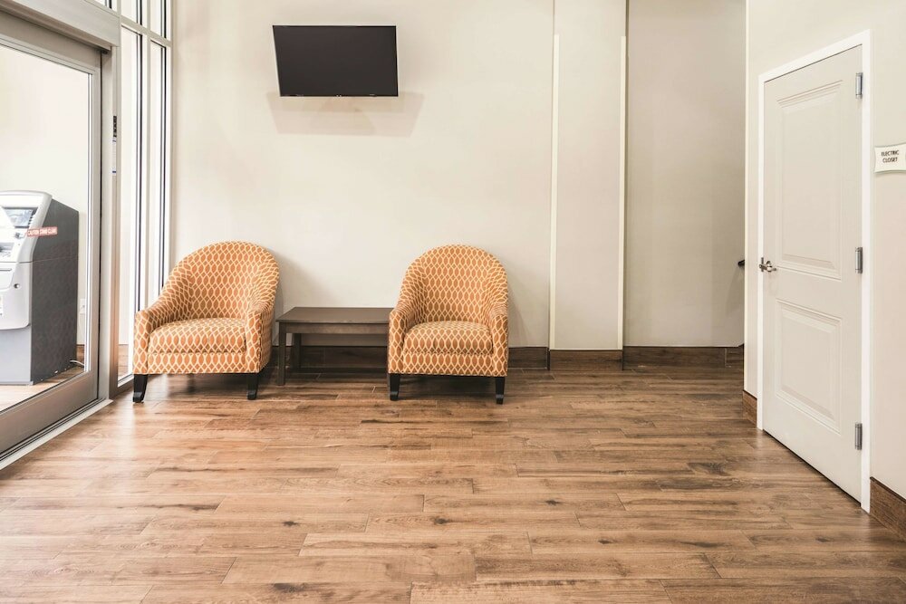 Фото La Quinta Inn & Suites by Wyndham Brooklyn Central