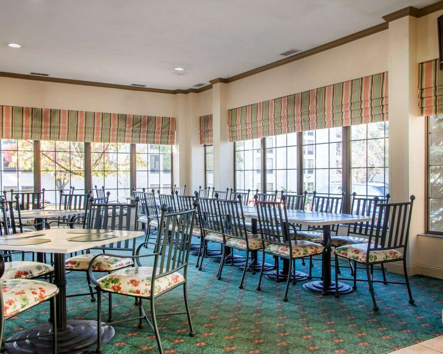 Фото Baymont by Wyndham South Holland