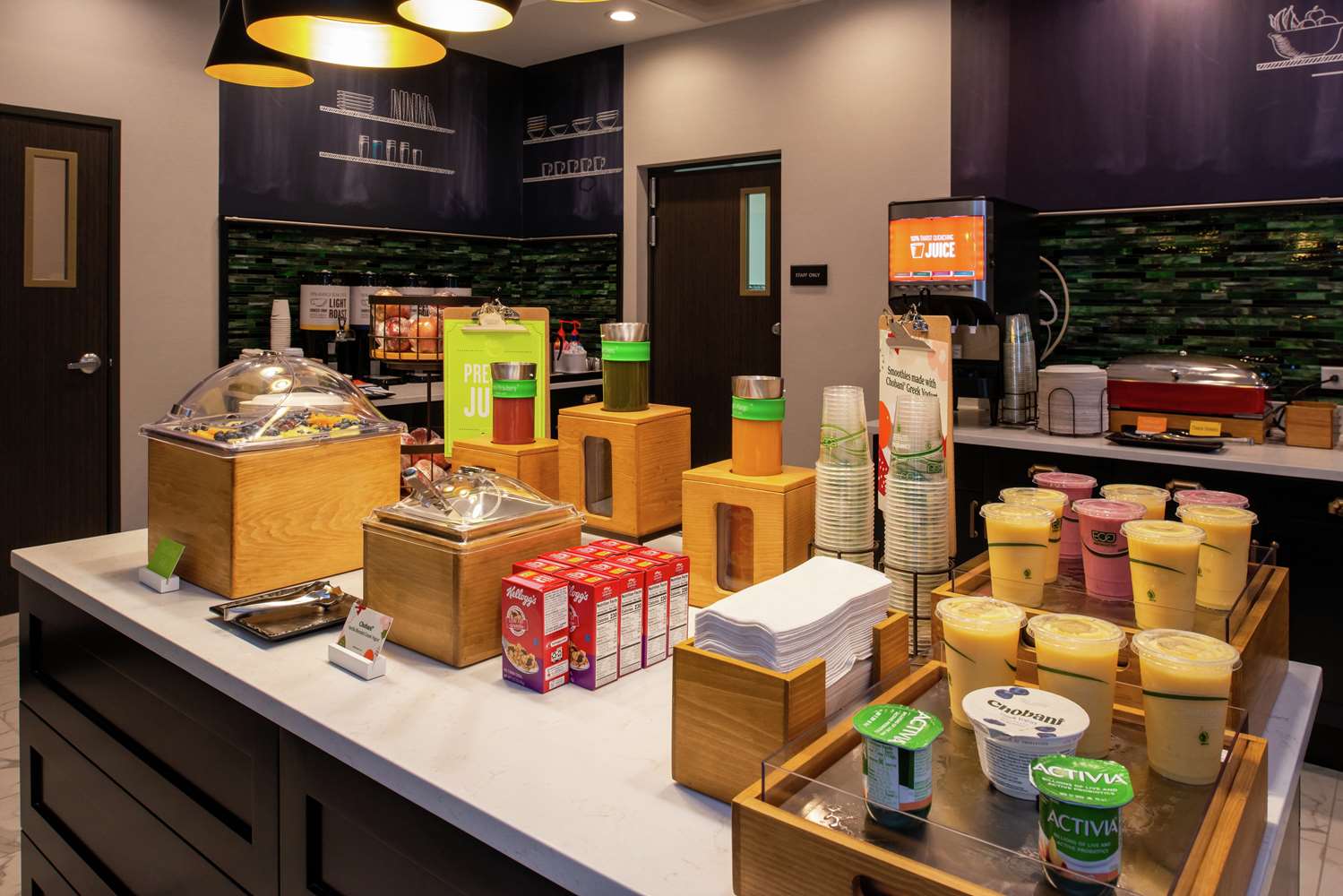 Фото Hampton Inn & Suites Winston-Salem Downtown