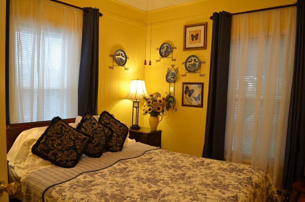 Фото Bavarian Manor Country Inn