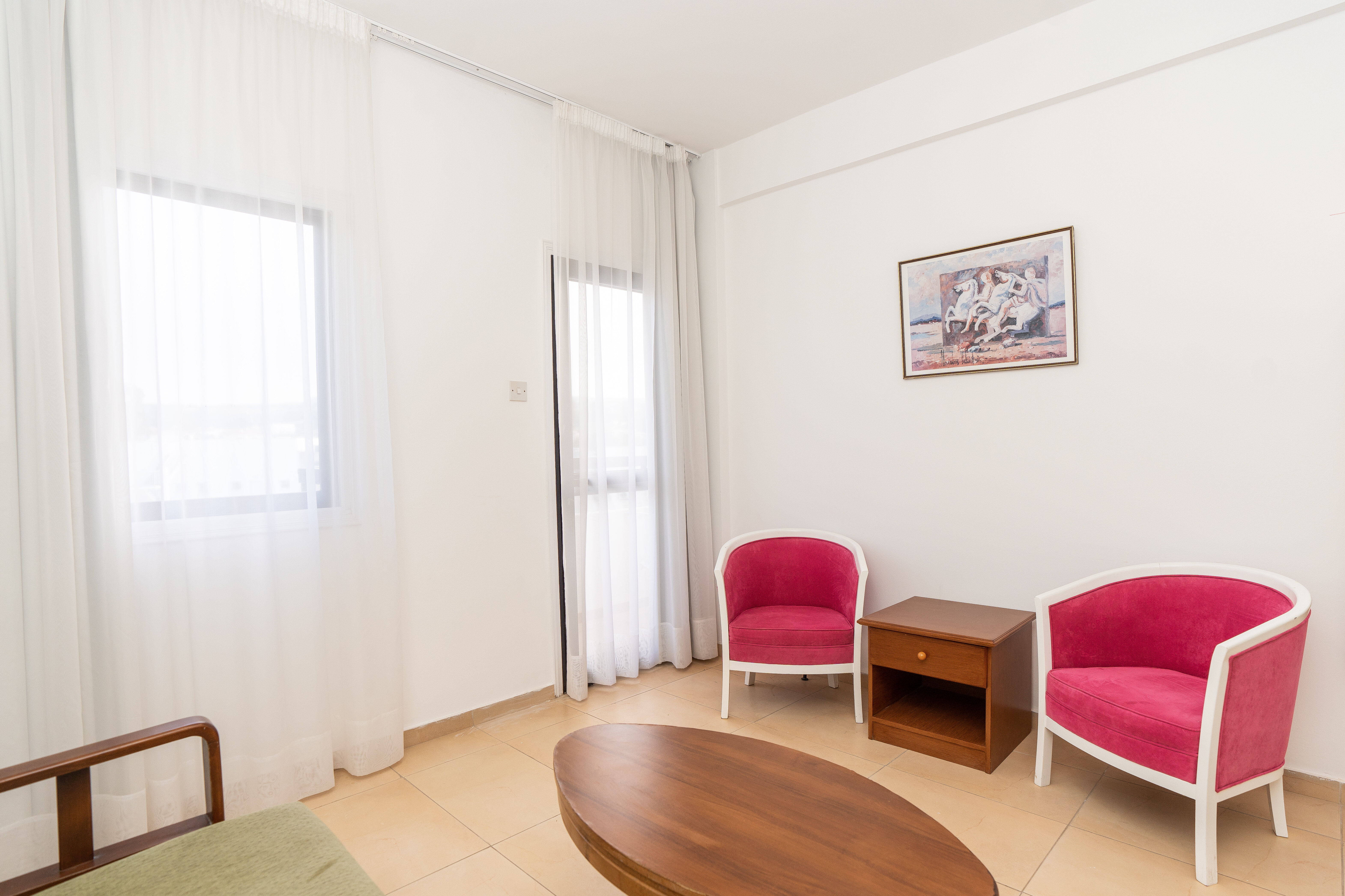 Фото Flora Hotel Apartments