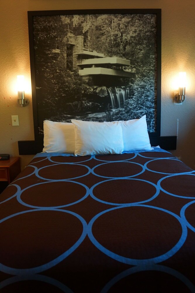 Фото Super 8 by Wyndham Delmont