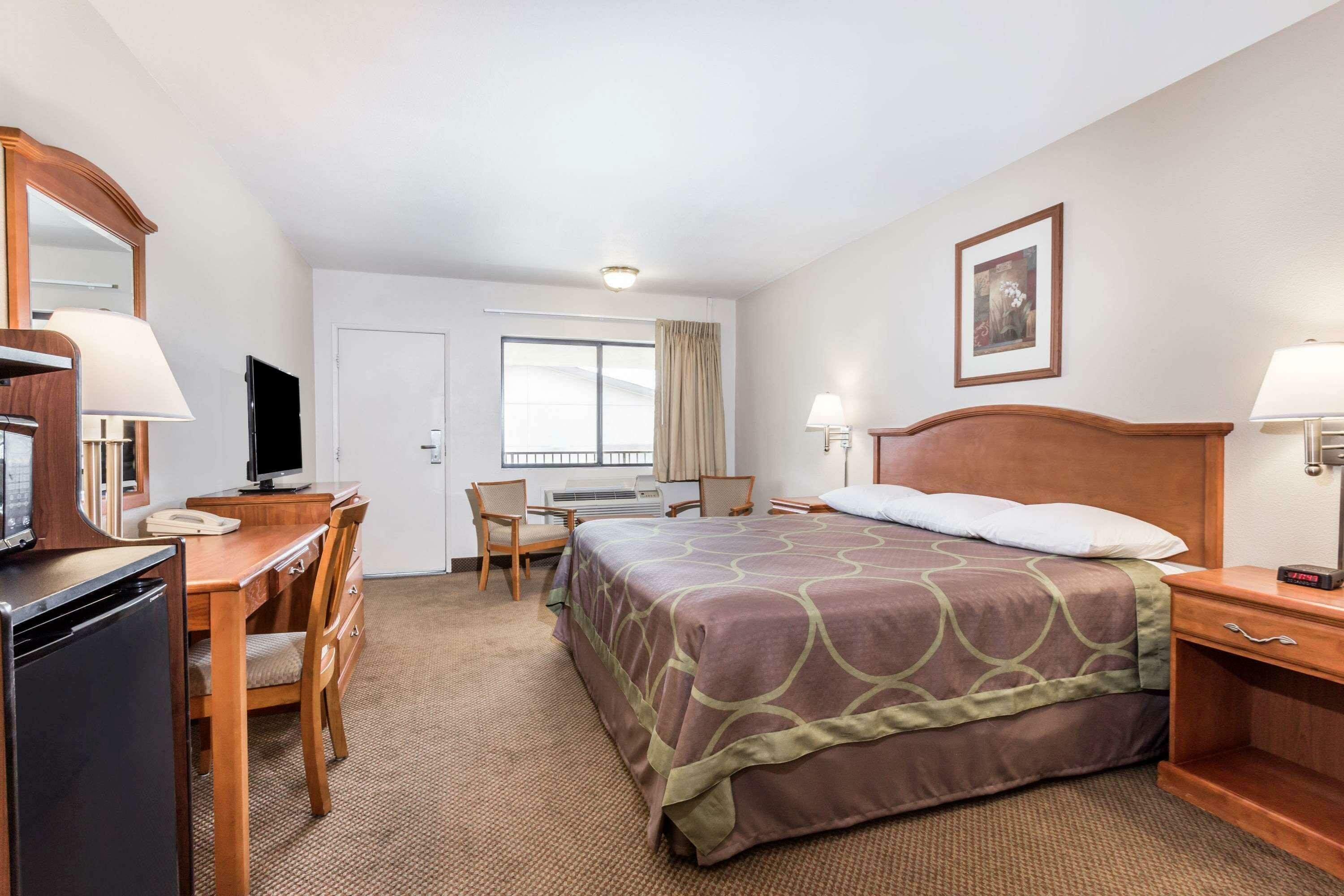 Фото Super 8 by Wyndham Tempe/ASU/Airport