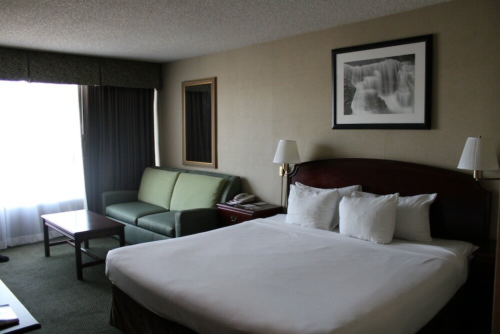 Фото Ramada by Wyndham Reno Hotel and Casino