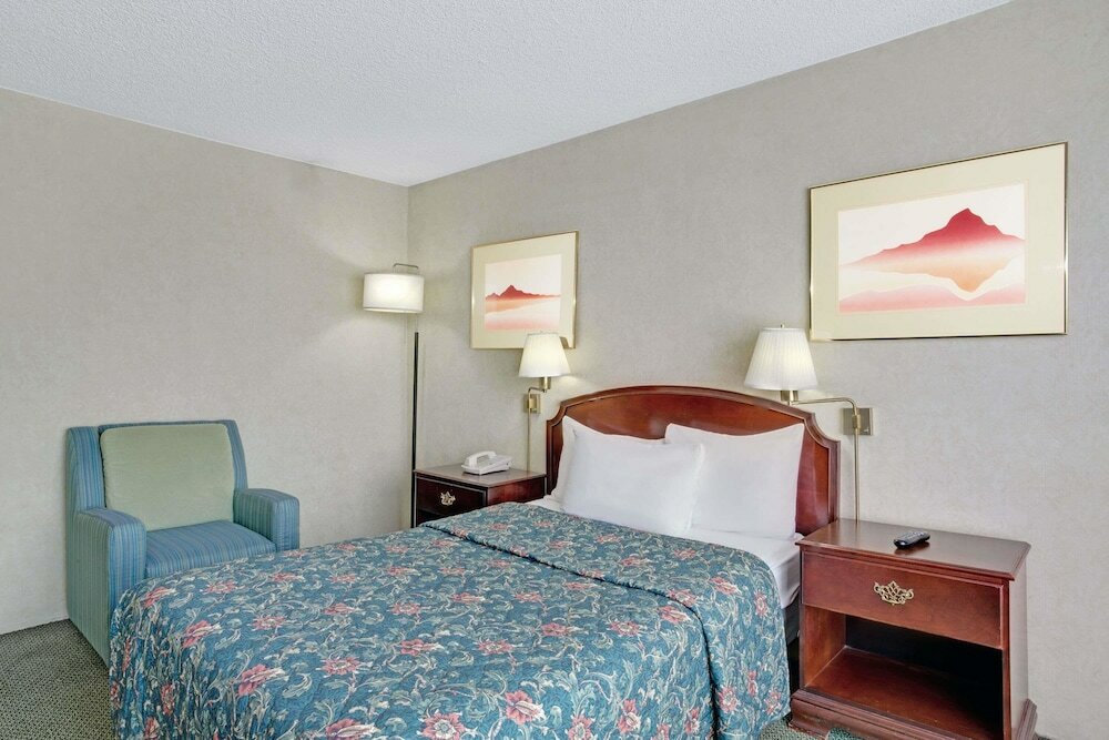 Фото Ramada by Wyndham Reno Hotel and Casino