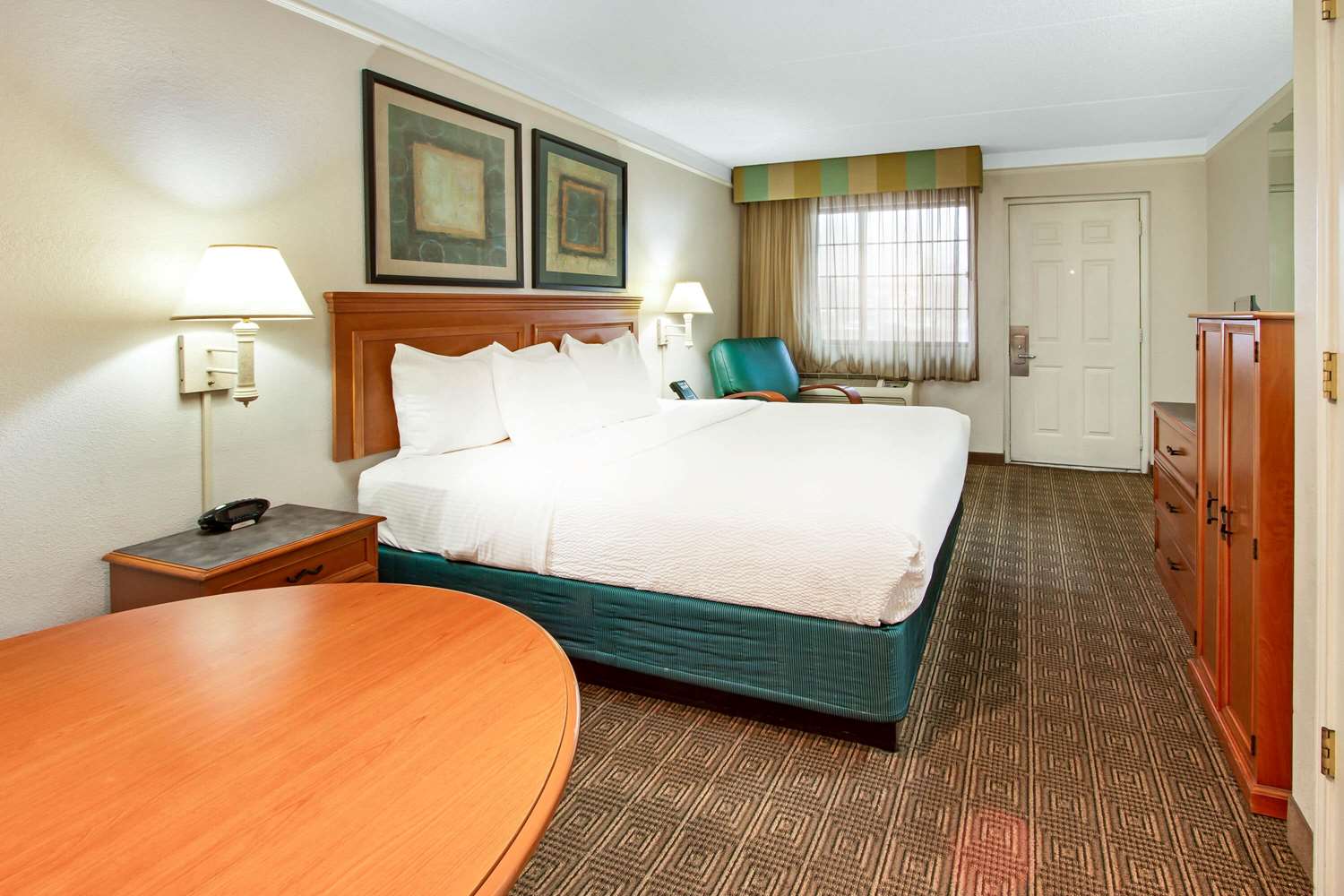 Фото La Quinta Inn by Wyndham Albuquerque Airport