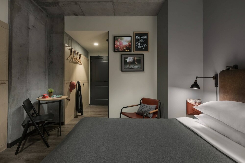 Фото Moxy Boston Downtown