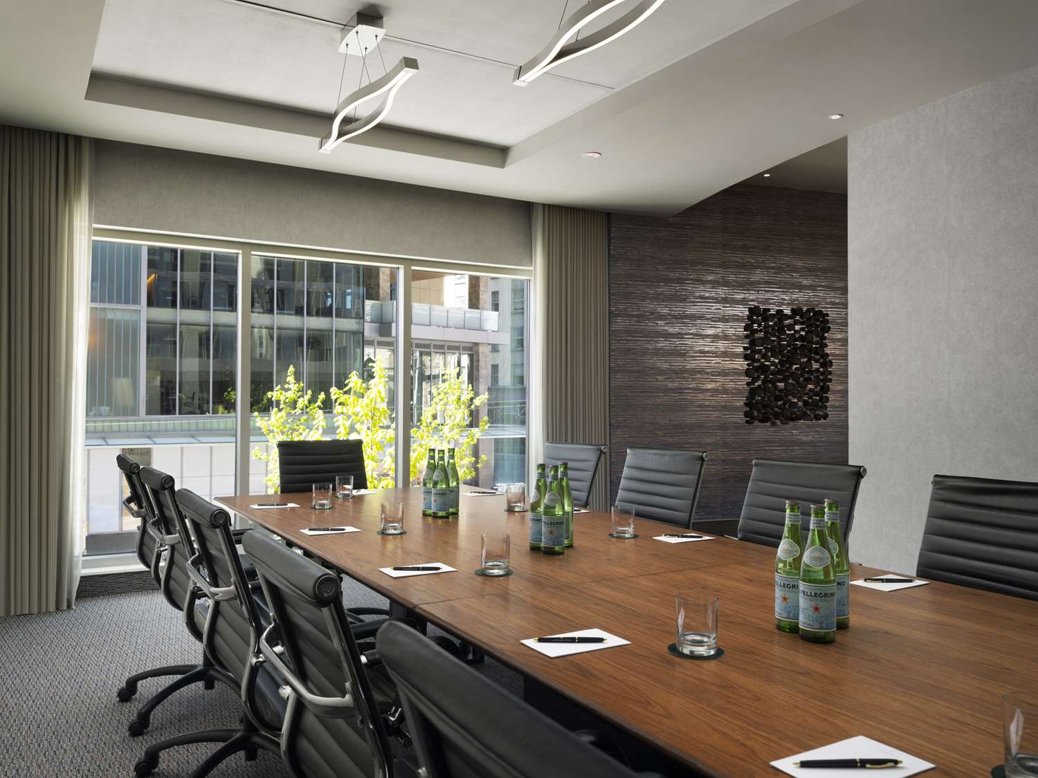 Фото The Charter Hotel Seattle, Curio Collection by Hilton