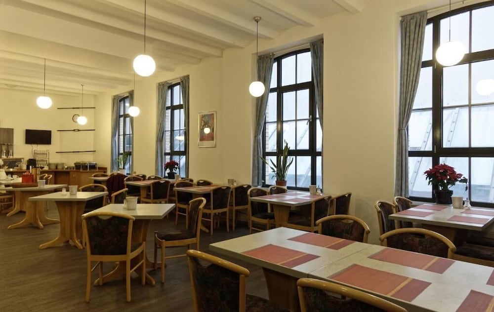 Фото Opera Hotel Köln