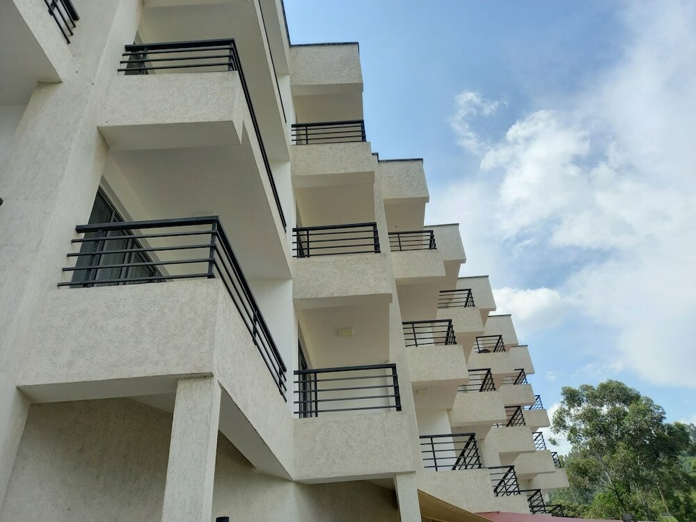 Фото The Alps Hotel