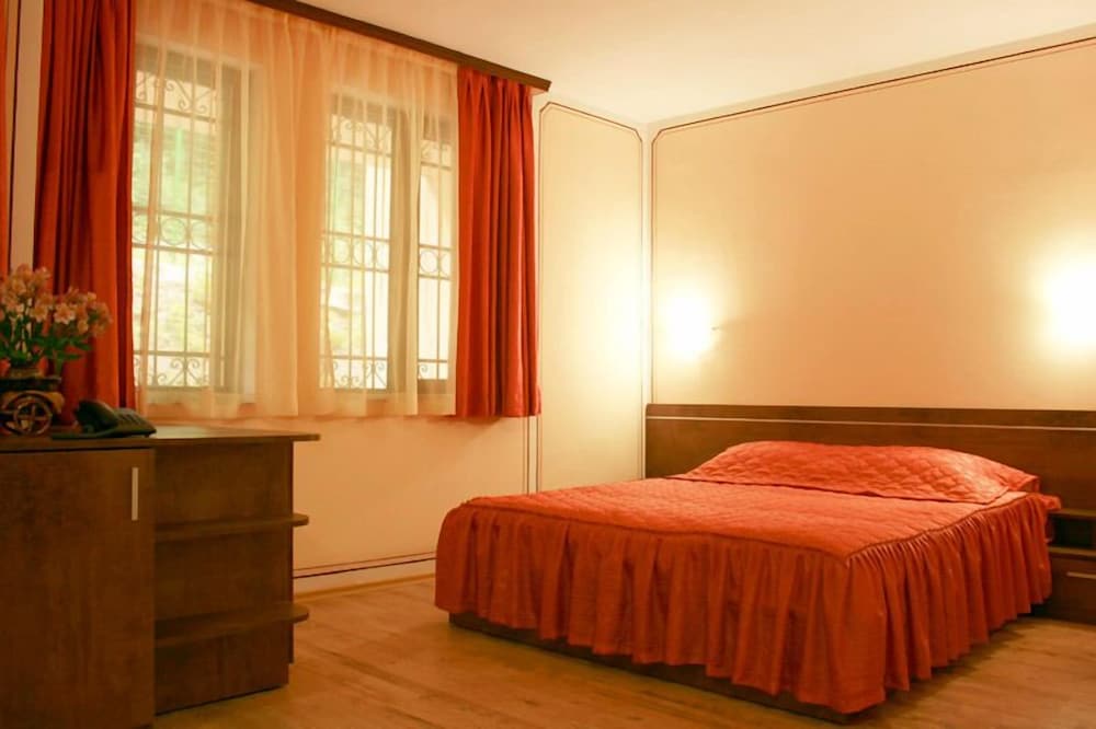 Фото Hotel Alafrangite