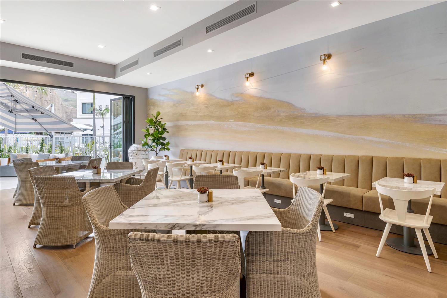 Фото Cambria Hotel Calabasas