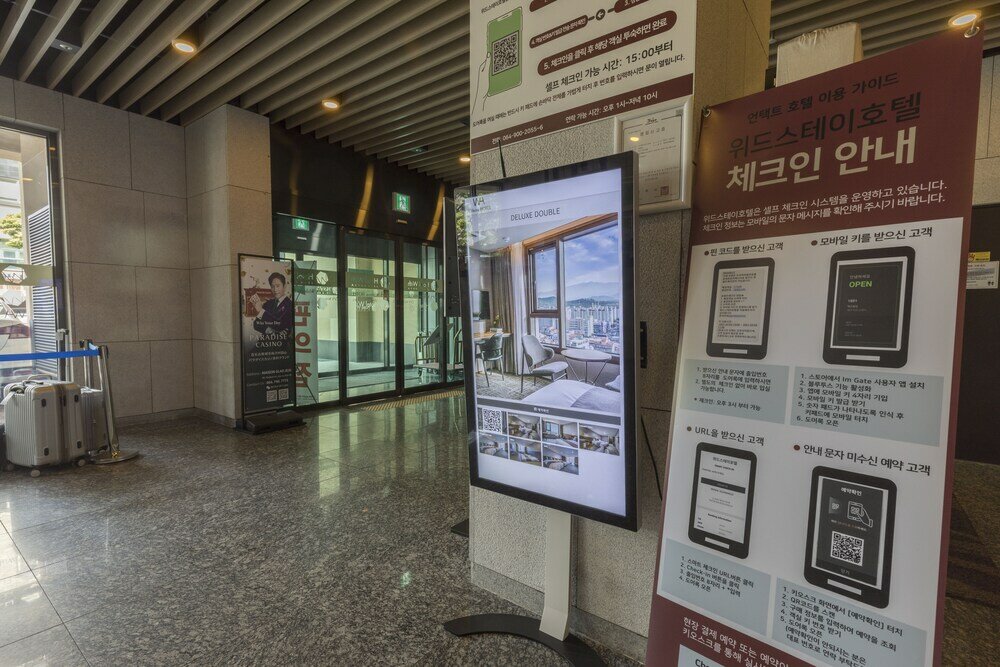 Фото Hotel With City