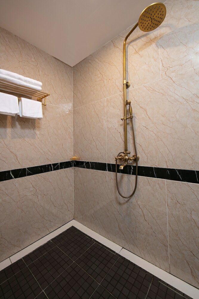 Фото Azalea Parkview Hotel