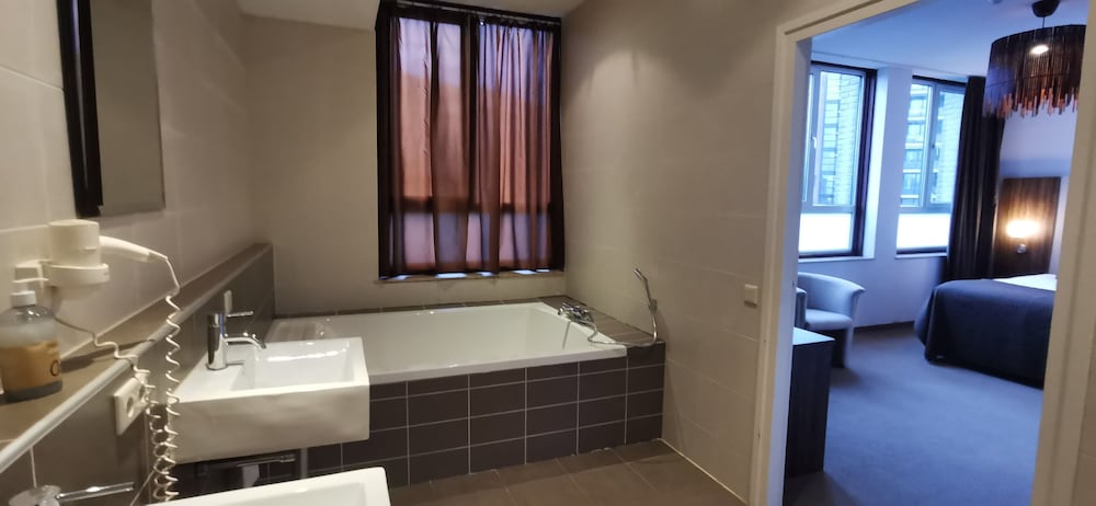 Фото Hotel La Reine