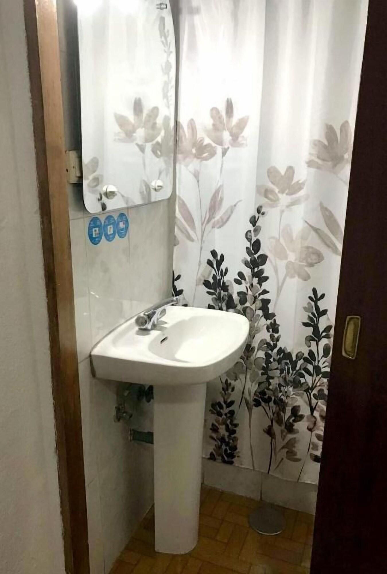 Фото Hostal Los Arcos