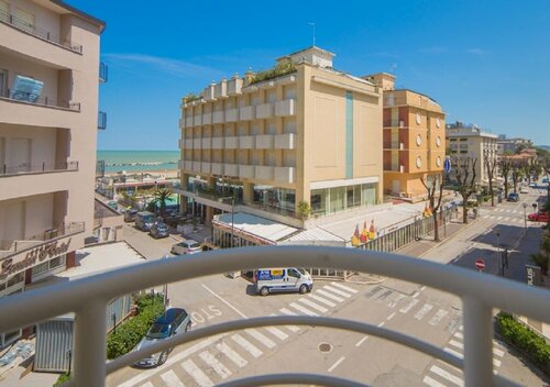 Внешний вид отеля Mediterraneo Hotel & Suites в Каттолике, фото 4